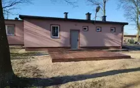 Gotowy podest do użytku przed  świetlicą wiejską w Dorposzu Szlach.