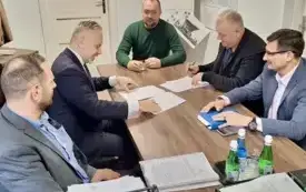 Podpisanie umowy przez W&oacute;jta Gminy Kijewo Kr&oacute;lewskie i Nova Ostrowscy sp. z o. o.