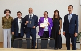 Wsp&oacute;lne zdjęcie przedstawicieli z Gminy Kijewo Kr&oacute;lewskie, sołtys Trzebcza Szlacheckiego oraz przedstawiciele powiatu Chełmińskiego