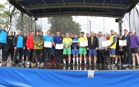 Zdjęcie grupowe wszystkich uczestnik&oacute;w turnieju
