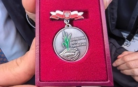 Medal dla rolnik&oacute;w zasłużonych dla rolnictwa